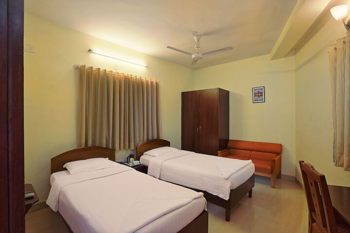 Room 5 of 12