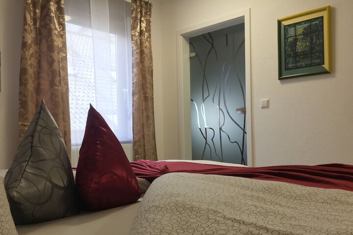 Room 5 of 9