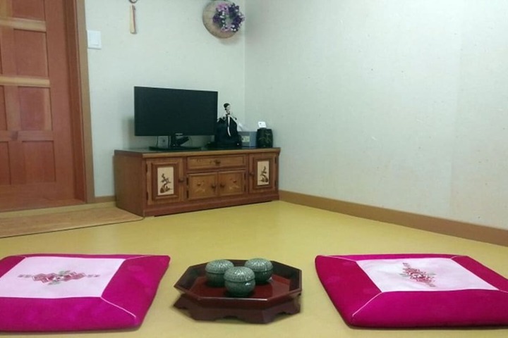 Room 4 of 14