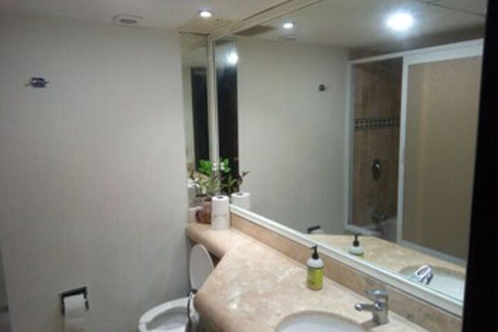 Room 2 of 3