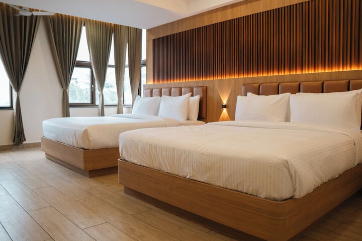 Room 7 of 32