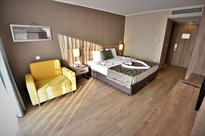 Room 8 of 36