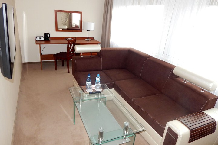 Room 27 of 66