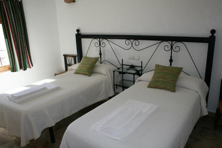 Room 2 of 3
