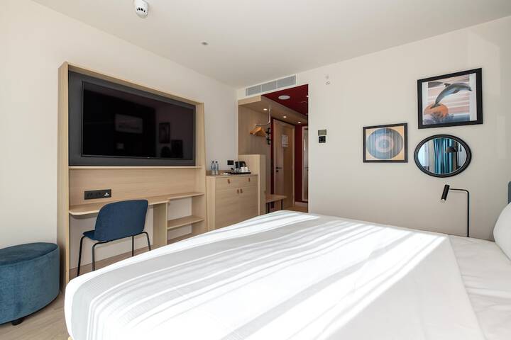 Room 9 of 54