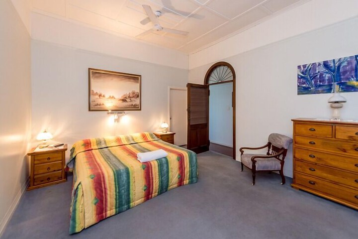 Room 6 of 13