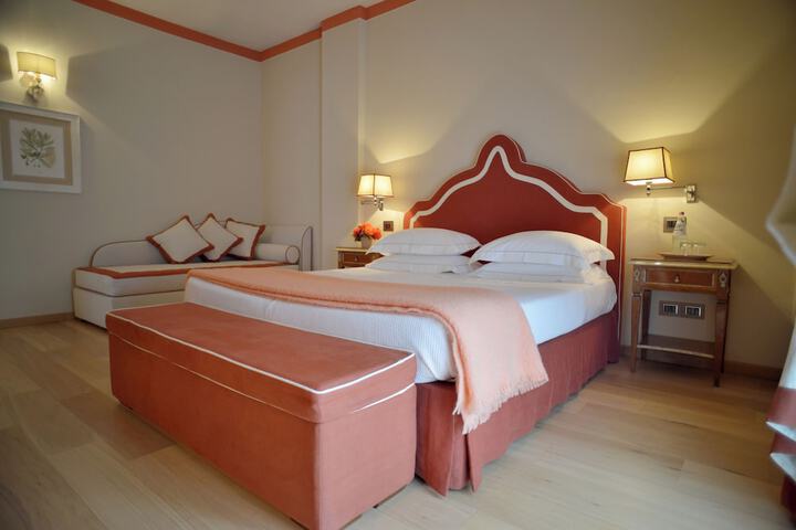 Room 40 of 216
