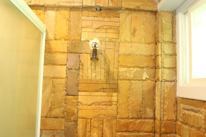Room 33 of 70