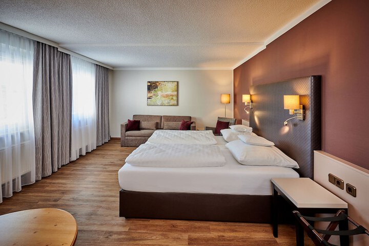 Room 22 of 106