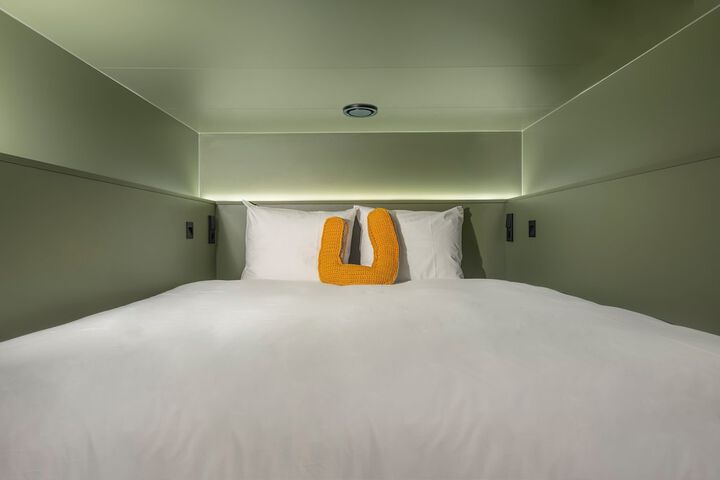 Room 27 of 96
