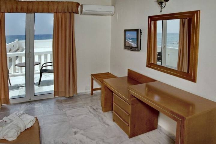 Room 34 of 98