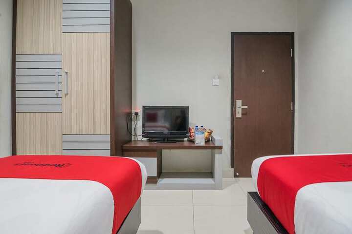 Room 8 of 17