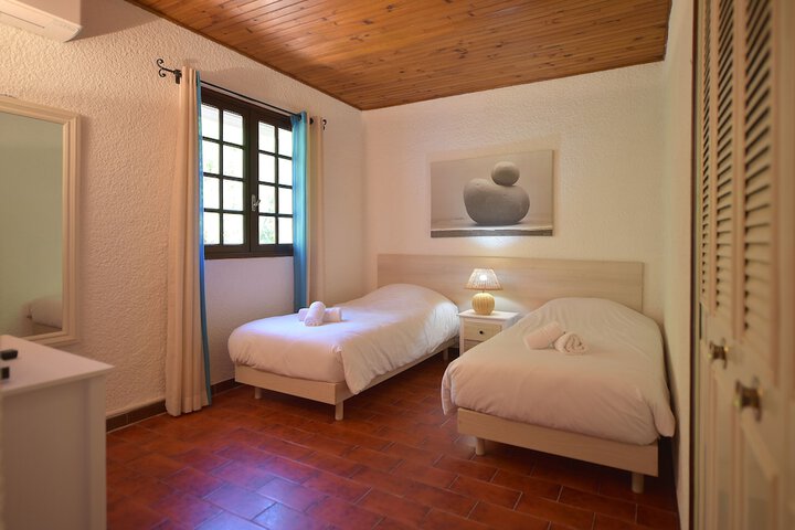 Room 27 of 290