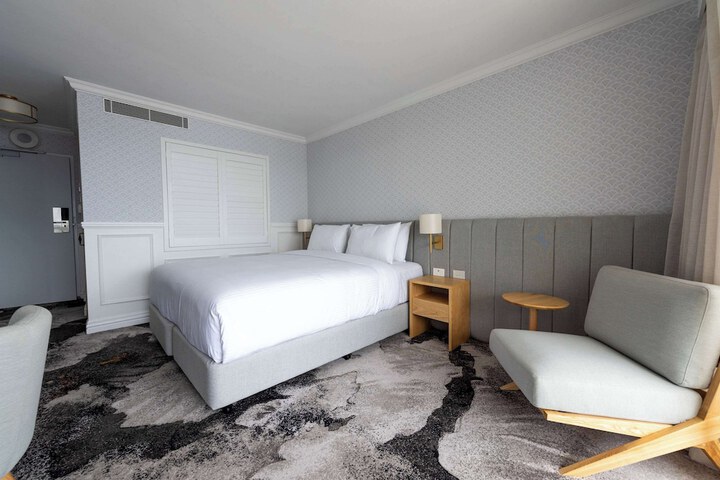 Room 21 of 83