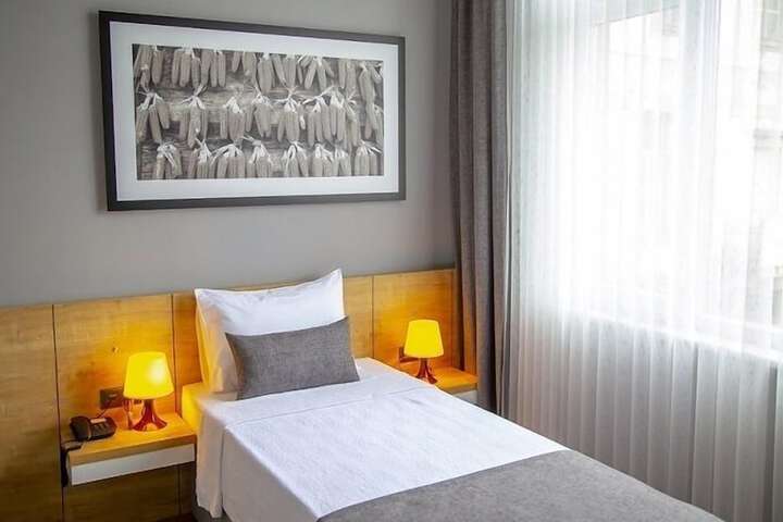 Room 7 of 28