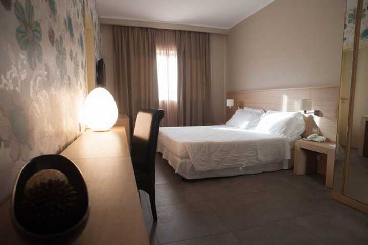 Room 10 of 32