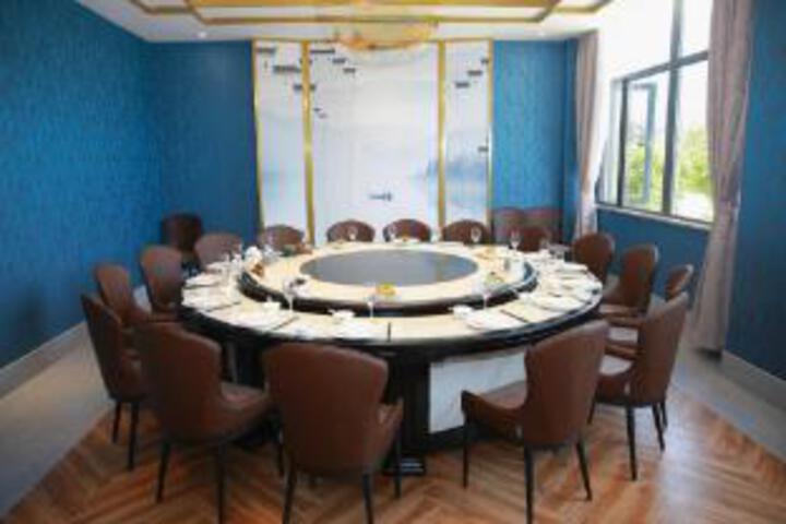 Business Center 18 of 23