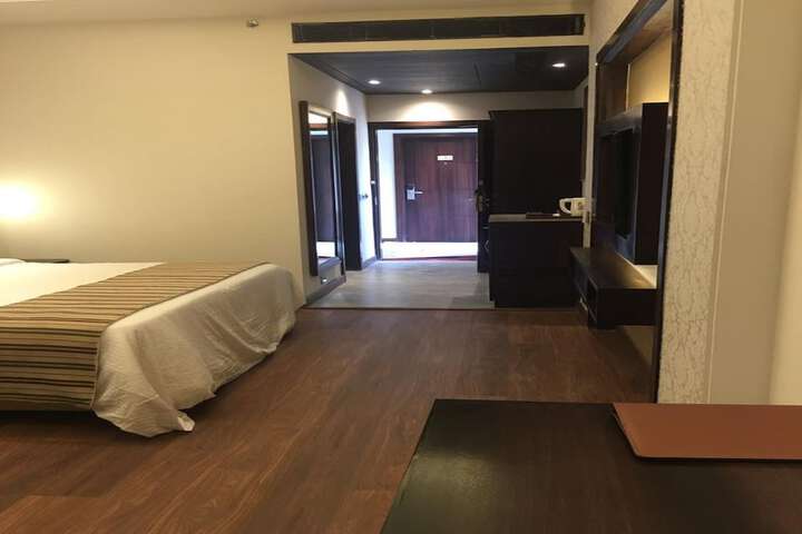 Room 8 of 40