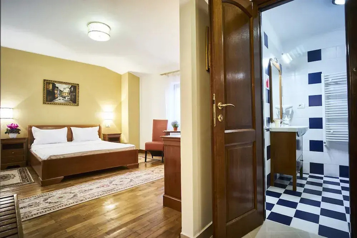 Room 2 of 9