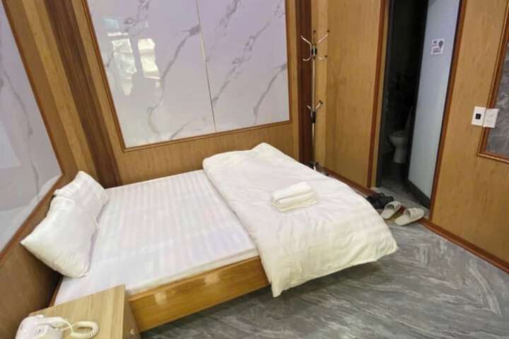 Room 6 of 26