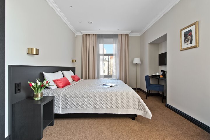 Room 5 of 20