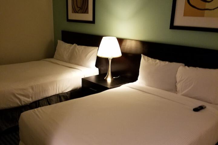 Room 32 of 190
