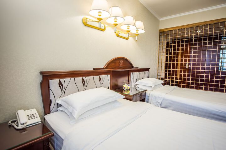 Room 10 of 87