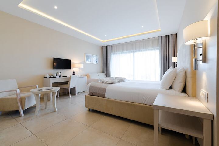 Room 5 of 113