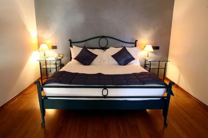 Room 2 of 6