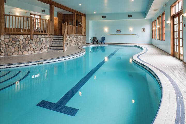 Pool image of Glacier House Resort