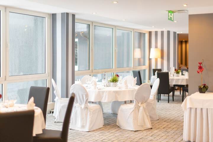 Ballroom/Hall 119 of 138