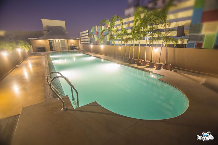 Pool Hotel