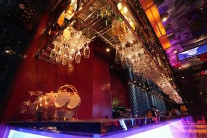 Lounge 91 of 96