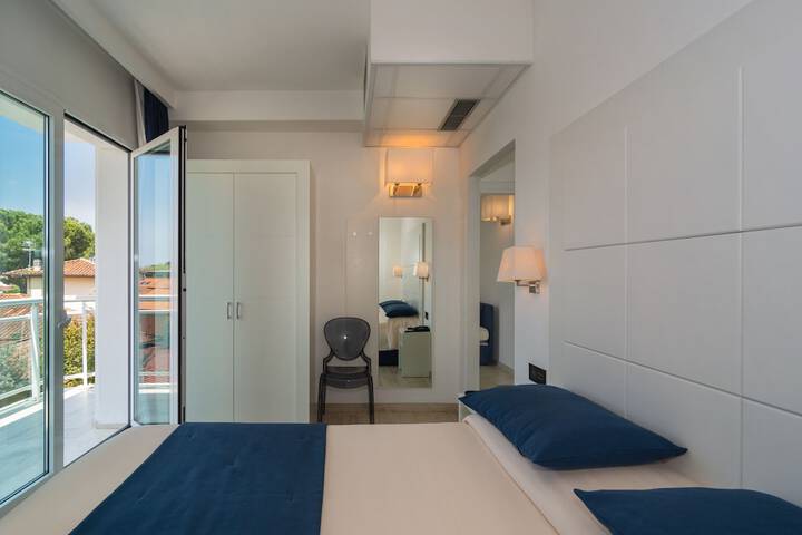 Room 8 of 31