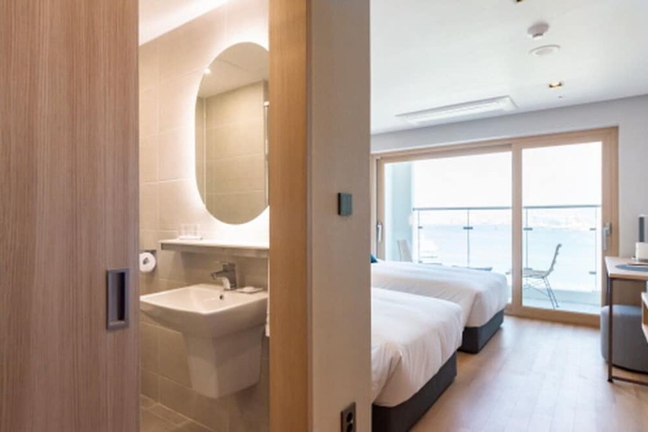 Room 13 of 61