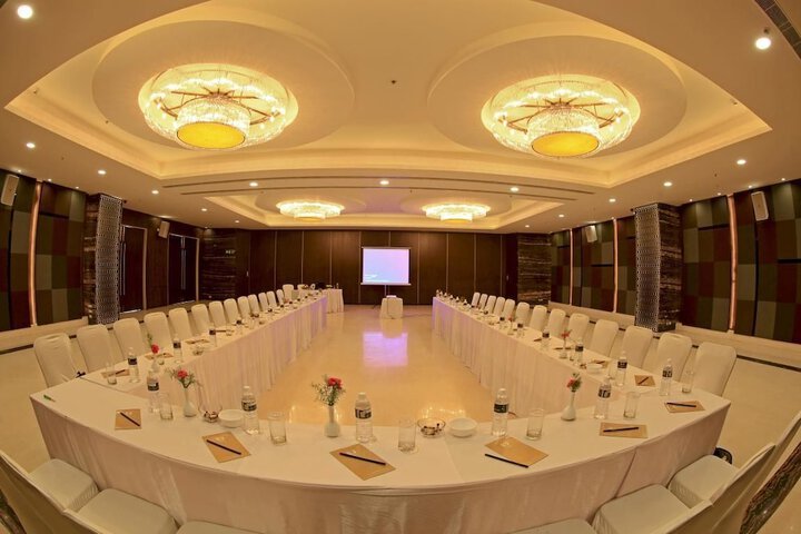 Ballroom/Hall 24 of 37