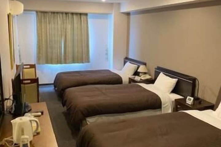 Room 10 of 28