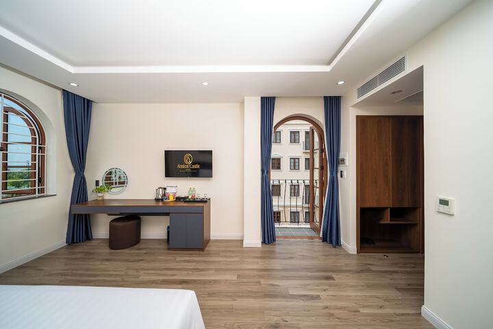 Room 4 of 50
