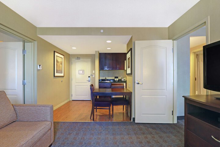 1 King Bed Whirlpool Studio Suite (9 of 22)