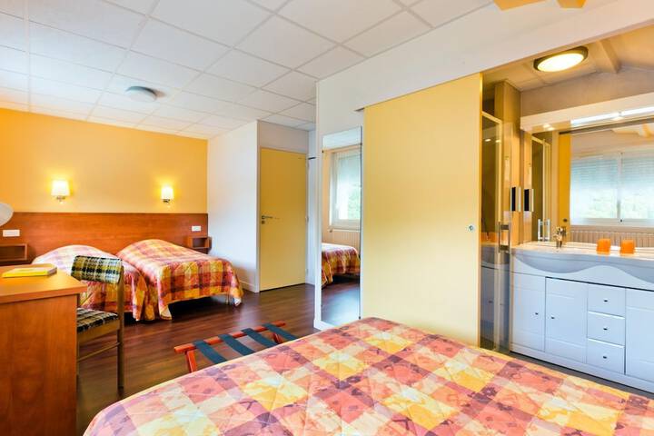 Room 8 of 35