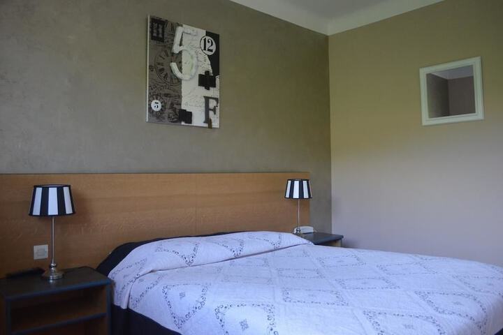 Room 4 of 25