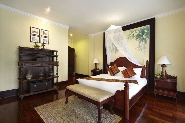 Room 10 of 50