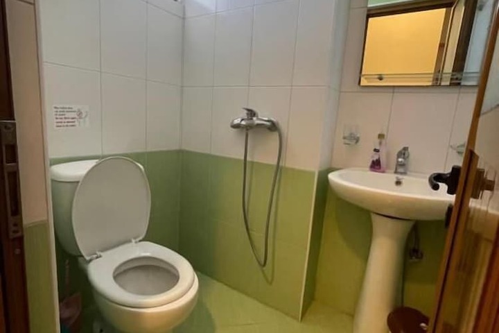Room 17 of 24