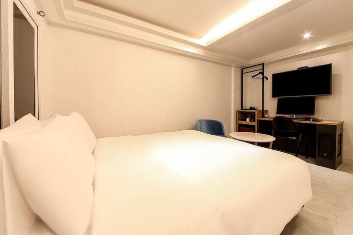 Room 9 of 36
