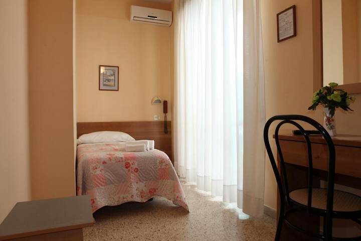 Room 15 of 40