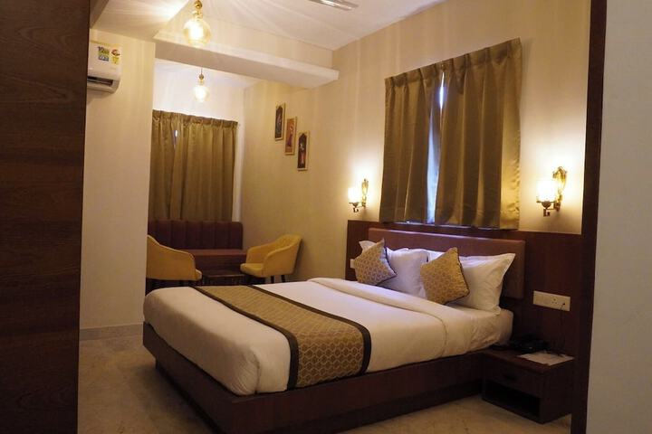 Room 4 of 10