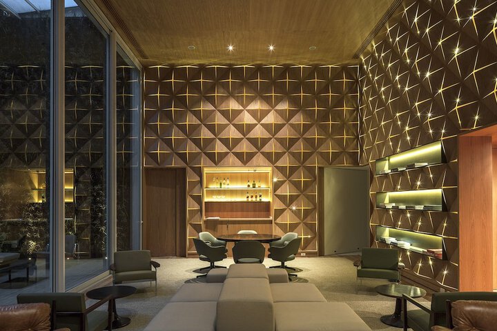 Lounge 61 of 68