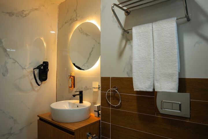 Room 53 of 86
