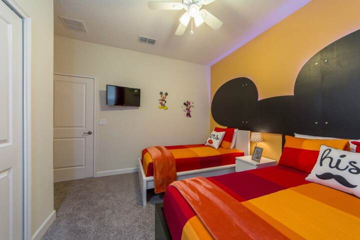 Room 2 of 36