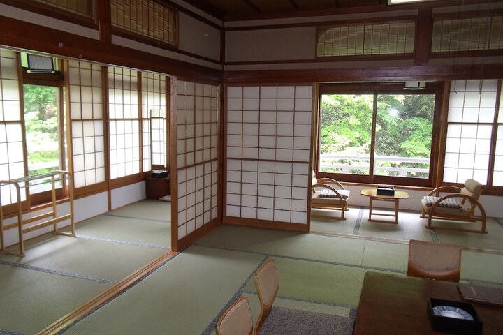 Room 10 of 42
